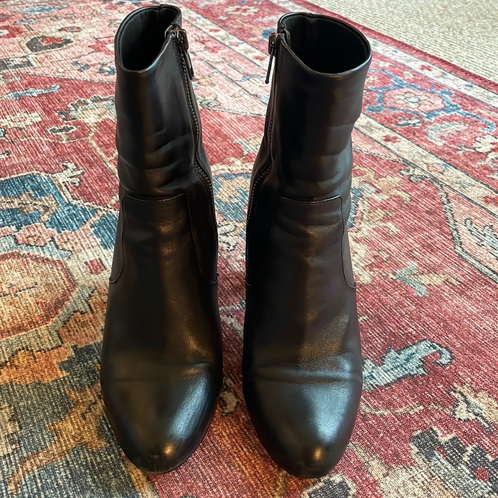 Steve Madden - Editor Ankle Boot - Black Leather - Size 8.5